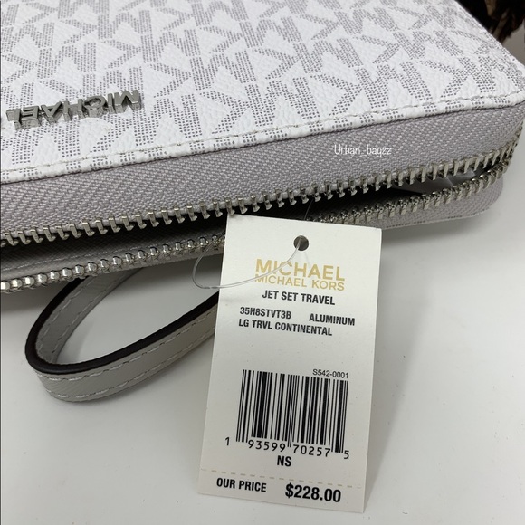 Michael Kors JST Large Zip Wallet - Picture 6 of 9